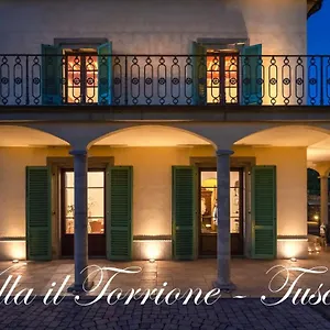 Villa Elegante Per 7 Persone Con Aria Condizionata E Idromassaggio, Pescia