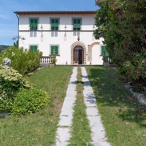 Villa Castel Del Monte, Pescia